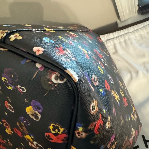 Genuine Givenchy tote with pouch - Picture 4 of 5